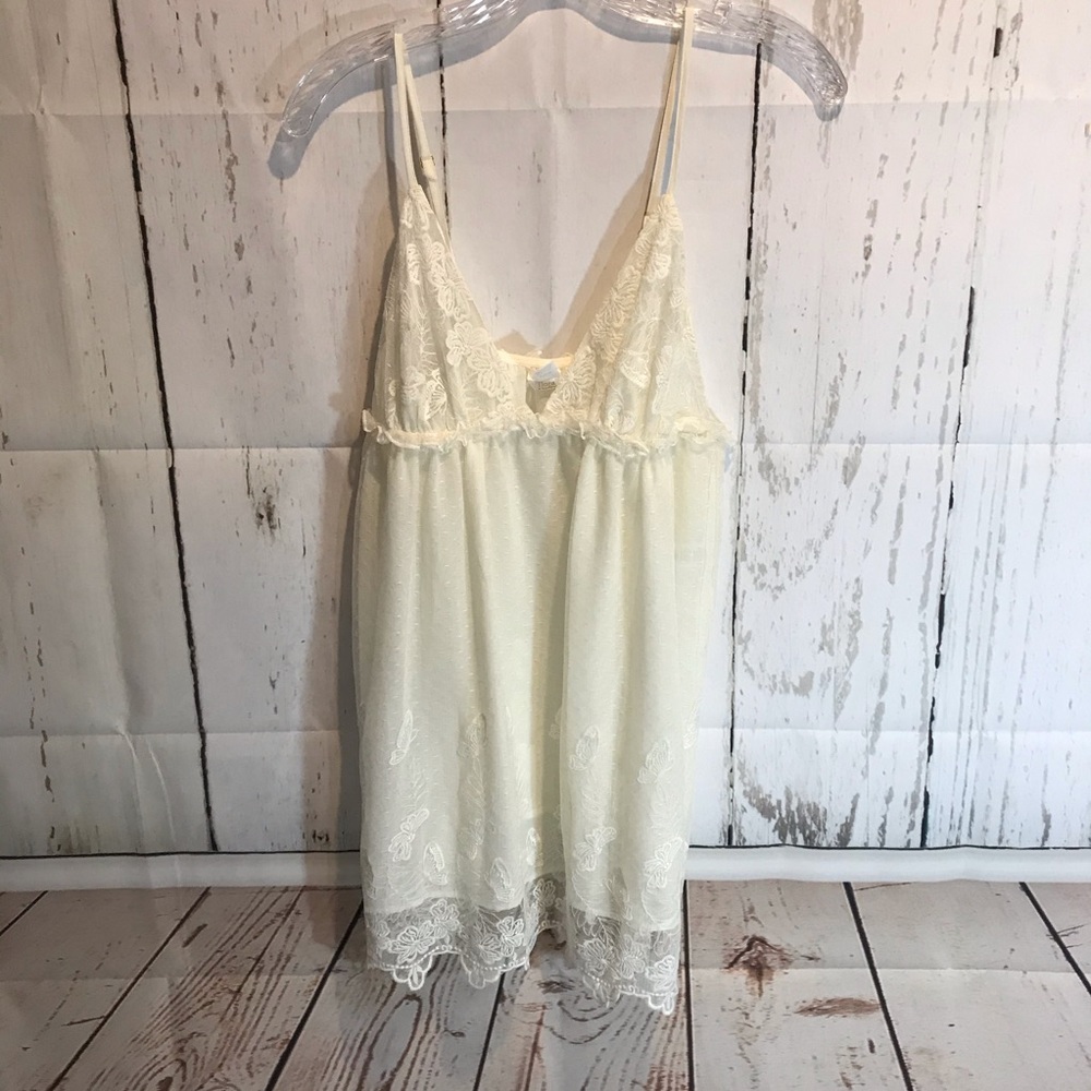 Flora cream colored teddy. Sz L.